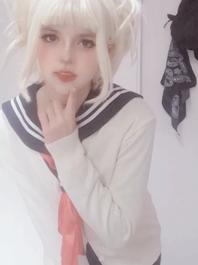 I finally talked to the people at college that i find so cool idk if were friends yet but i hope we will be🩷 #kandy_kitten483 #plouisemakeup #toga #cosplaygirlsoftiktok #himiko #mha #himikotogacosplay #mhacosplay #bokonoheroacademia #fyppppppppppppppppppppppp #bnhacosplay #leagueofvillainscosplay #sexy #😍😍😍 #😏 #piss #tanghulu #creator 