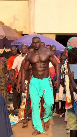 African bodybuilders in public reactions 😳🔥#Fitness #blackmen #xyzcba #fyp #melanin #model #confidence #gymnastics #blackpanther 