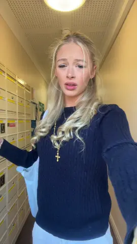 i’m back on this account xxxx #fypシ゚ #teen #outfit #fashion #fashiontiktok #blonde 