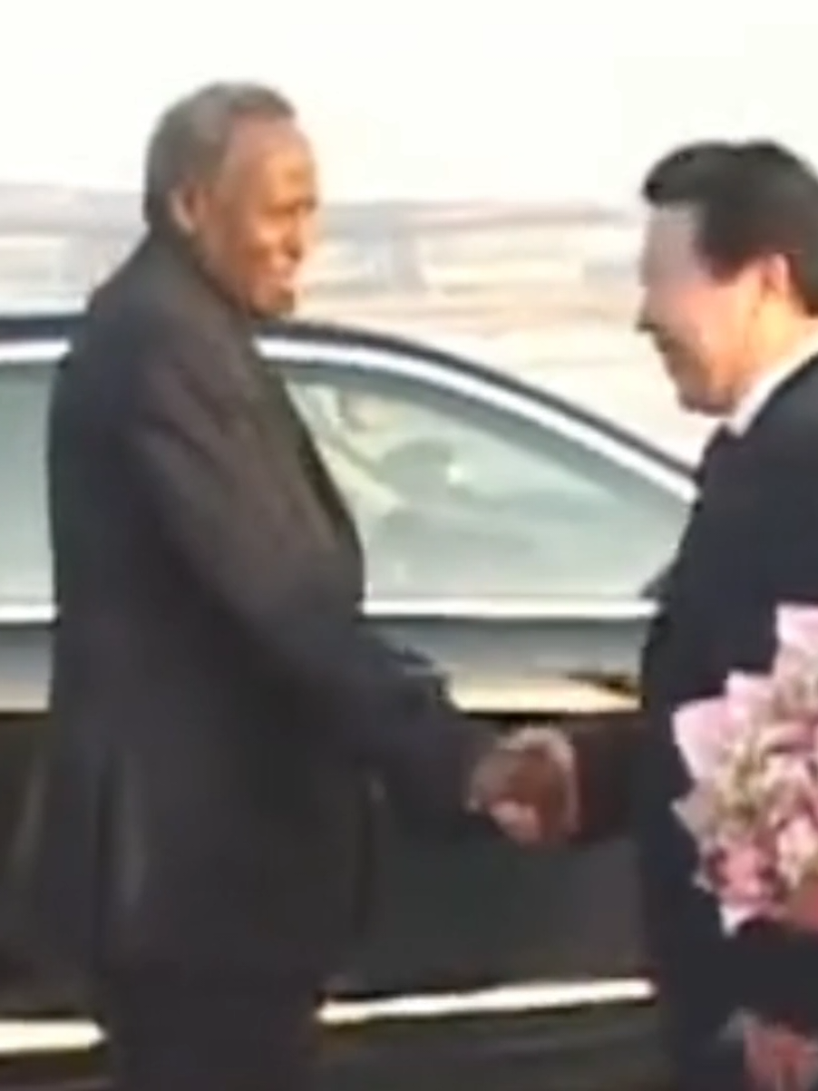 Cabdulahi yuusuf booqashadii shiinaha Beijing 🇨🇳 2006 #Cabfulaahiyuusuf #somaliarchive #abdulahiyusuf #booqashadiichina 