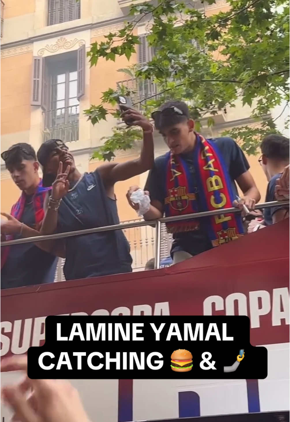 Barca fans threw burgers and phones to Yamal 🤣🤳🏽🍔 @Post United #lamineyamal #yamal #fcb #fcbarcelona #barca #football #footballtiktok #fyp #laliga #risingballers #aura #futbol #futebol #4u #sports #sport #title #aura 