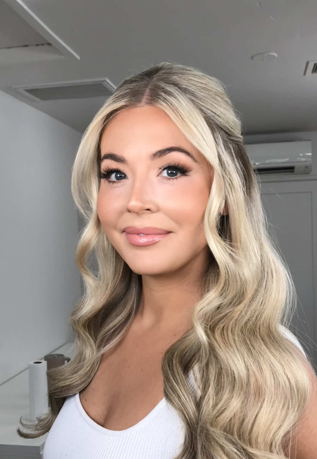 @rebekahhhl #makeupartist #bridalmakeupartist #bridesmaids #weddingdaymakeup #weddingmakeupartist #weddingdaymakeup #lifeofamakeupartist #bridalmakeup #weddingmakeup 