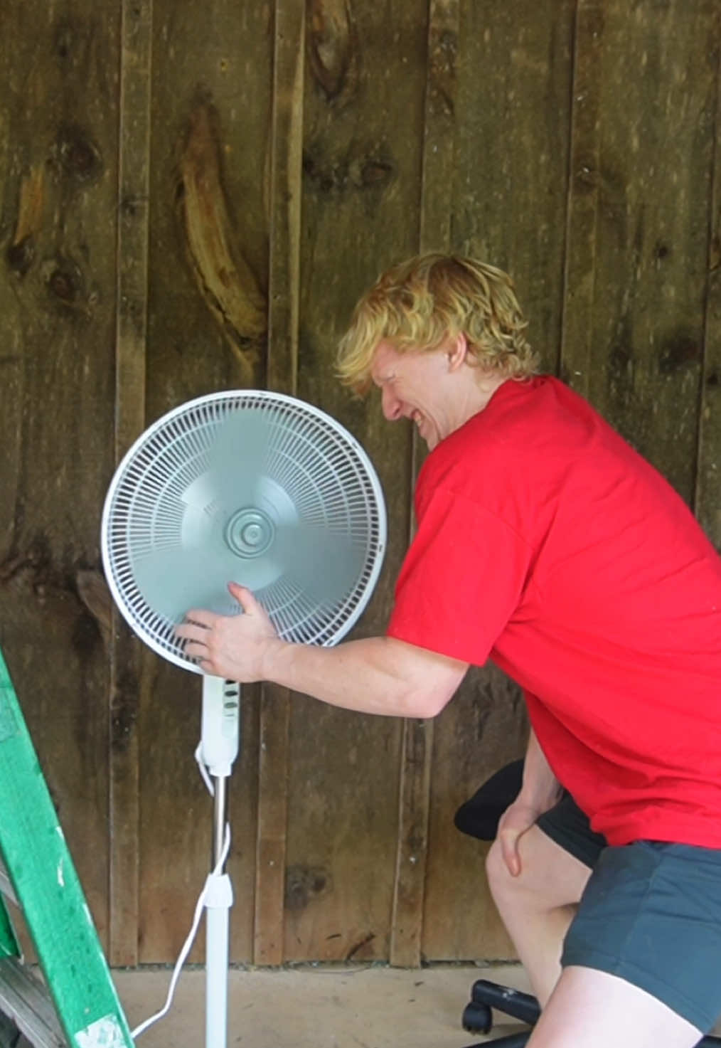 Is It Possible To Stop A Fan With Your Hand?