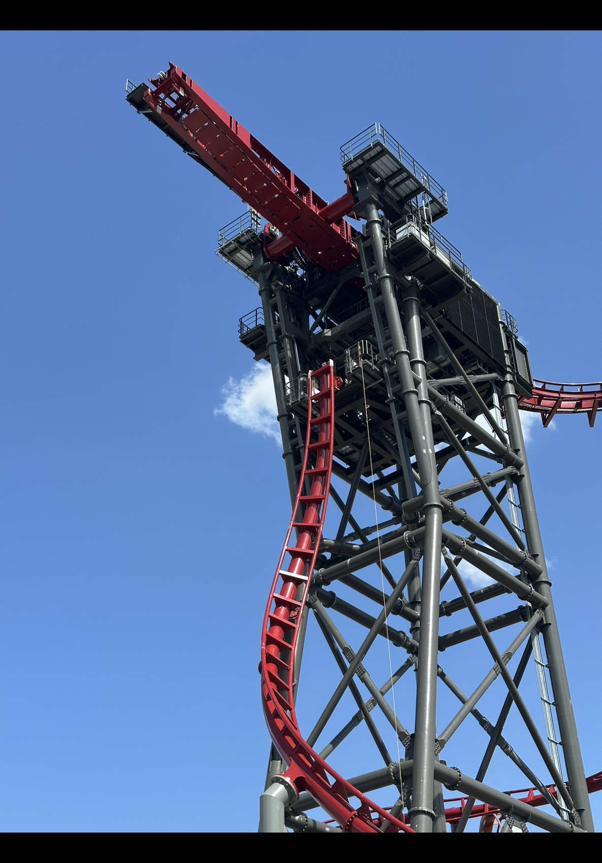 Yesterday they were testing the tilt without a train, today I just happened to look over and there was a train! I can’t wait for this to open! #cedarpoint #sanduskyohio #sirenscurse #vekoma #cedarfair #sixflags #rollercoaster #themepark #amusementpark #foryoupage 