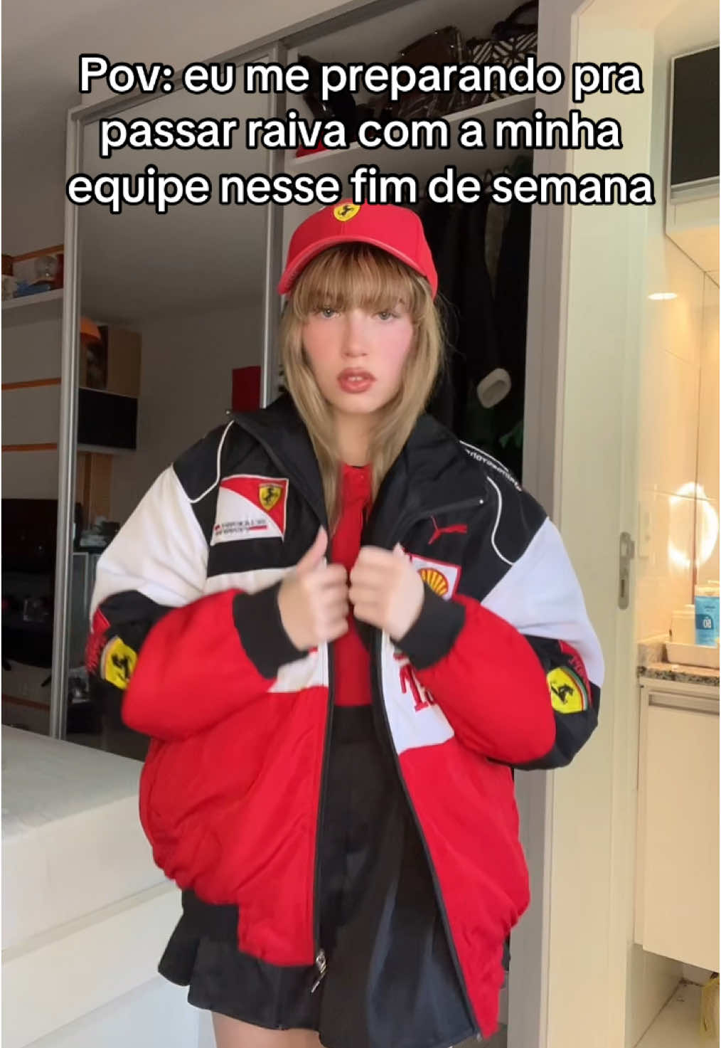 Eu usava uma camisa vermelha e um boné da Ferrari #formula1 #f1 #formula1br #f1brasil #f1br #formula1brasil #f1girl #f1girls #f1girlies #formula1memes #f1meme #f1tiktoker #f1tiktok #imolagp #emiliaromagnagp #italiangp #scuderiaferrari #ferrari #ferrarif1 #ferrarigirl #ferraribrasil #andressaurach #annywohl 