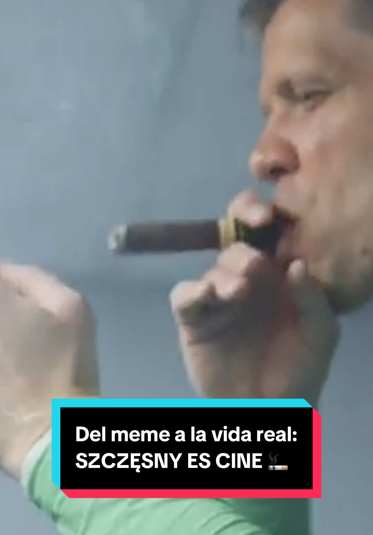 ¡ESTO SÍ ES CINE! 🚬 No era un meme, era #Szczęsny fumando un habano en la celebración del #Barcelona 🏆 ▶️ Más 🇪🇸 #LaLiga en #DisneyPlus #TikTokDeportes #Futbol 