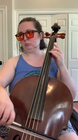 I hadn’t considered Mozart as inspo for Folk cello bassline ideas, but these arpeggios are addicting 😎This is for a performance of Mozart Requiem on historical instruments with Arpeggione Ensemble and Mount Washington Valley Choral Society on May 24-25 in Conway, NH. #mozart #baroquecello 