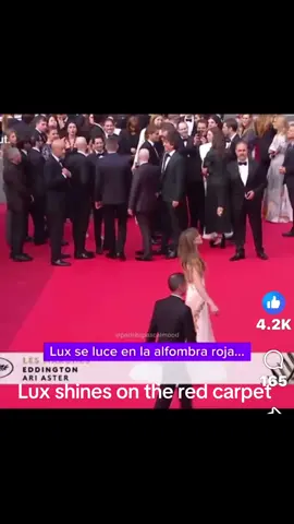 Pedro Pascal filming Lux on the red carpet. He’s so proud! It’s adorable ❤️❤️#pedropascal #obsessed❤️ #LosPascaleros #luxpascal 