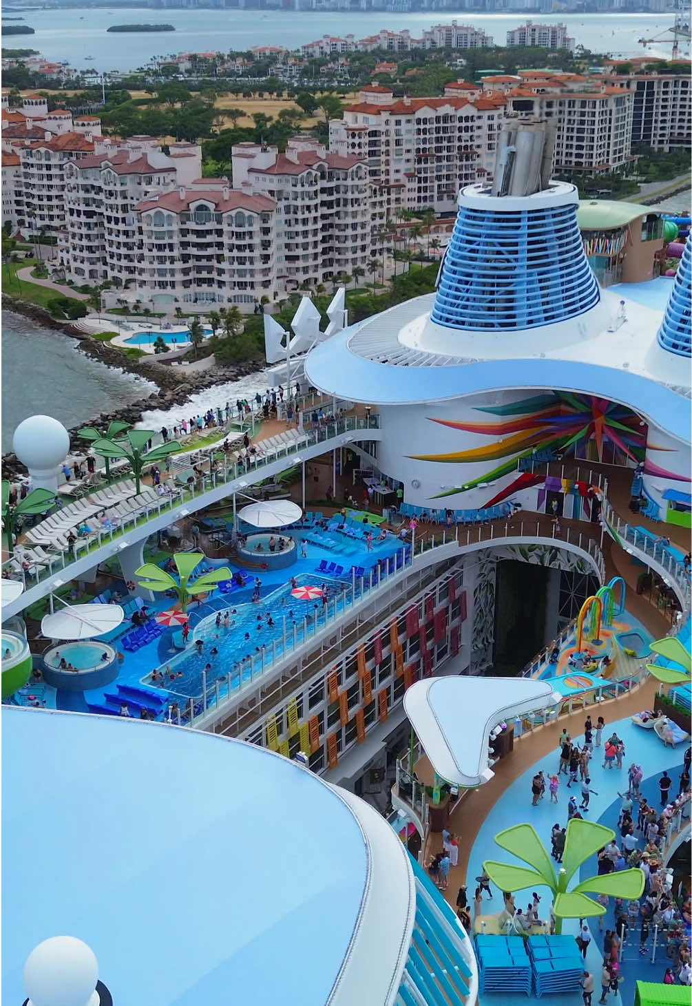 Icon of the Seas needs no caption. Just enjoy 🤩 #iconoftheseas #cruisetok #royalcaribbean @Royal Caribbean 