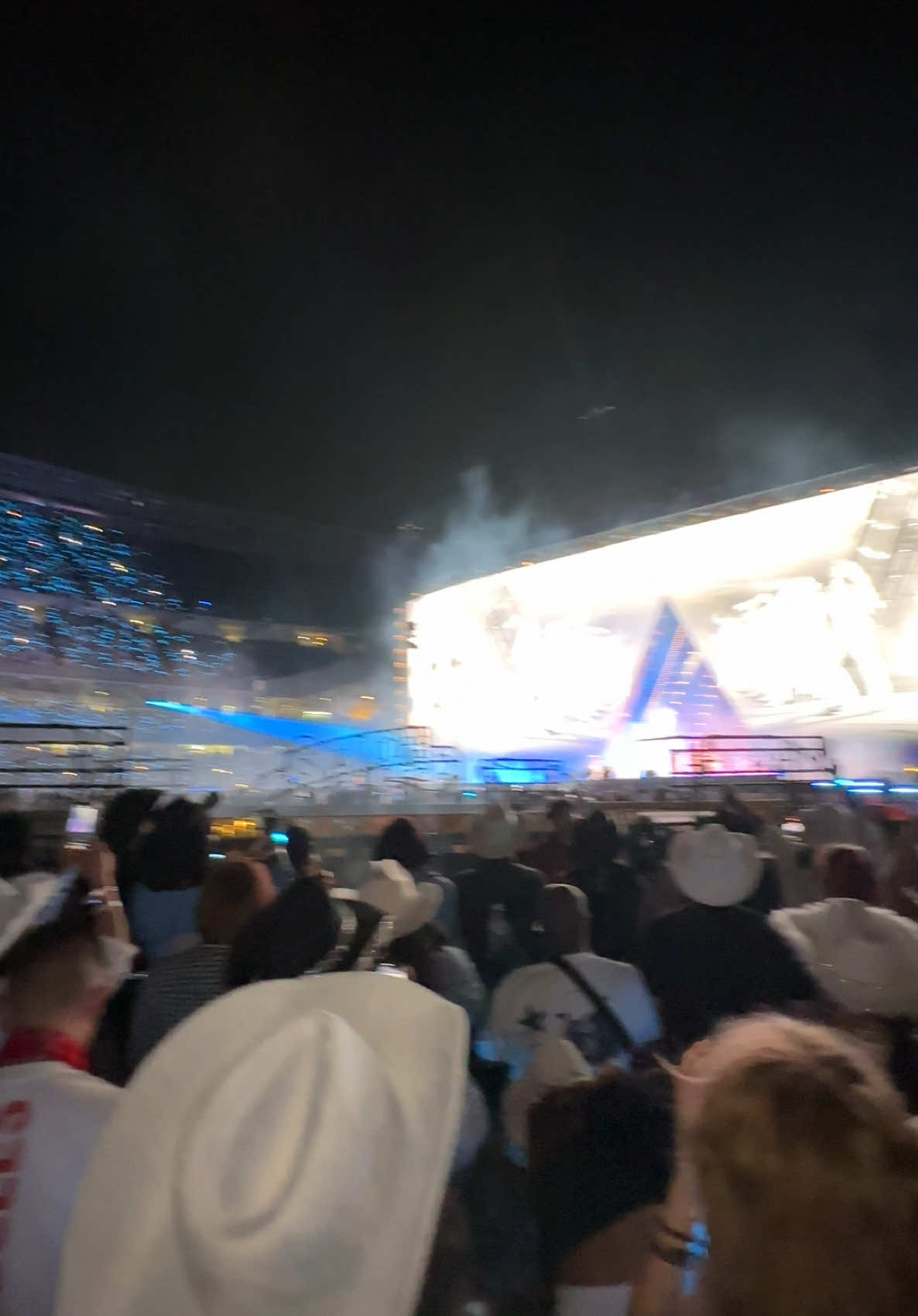 Can’t believe i got moved to the floor!!! Literally got to see here up close. #beyonce #cowboycarter #chicago 