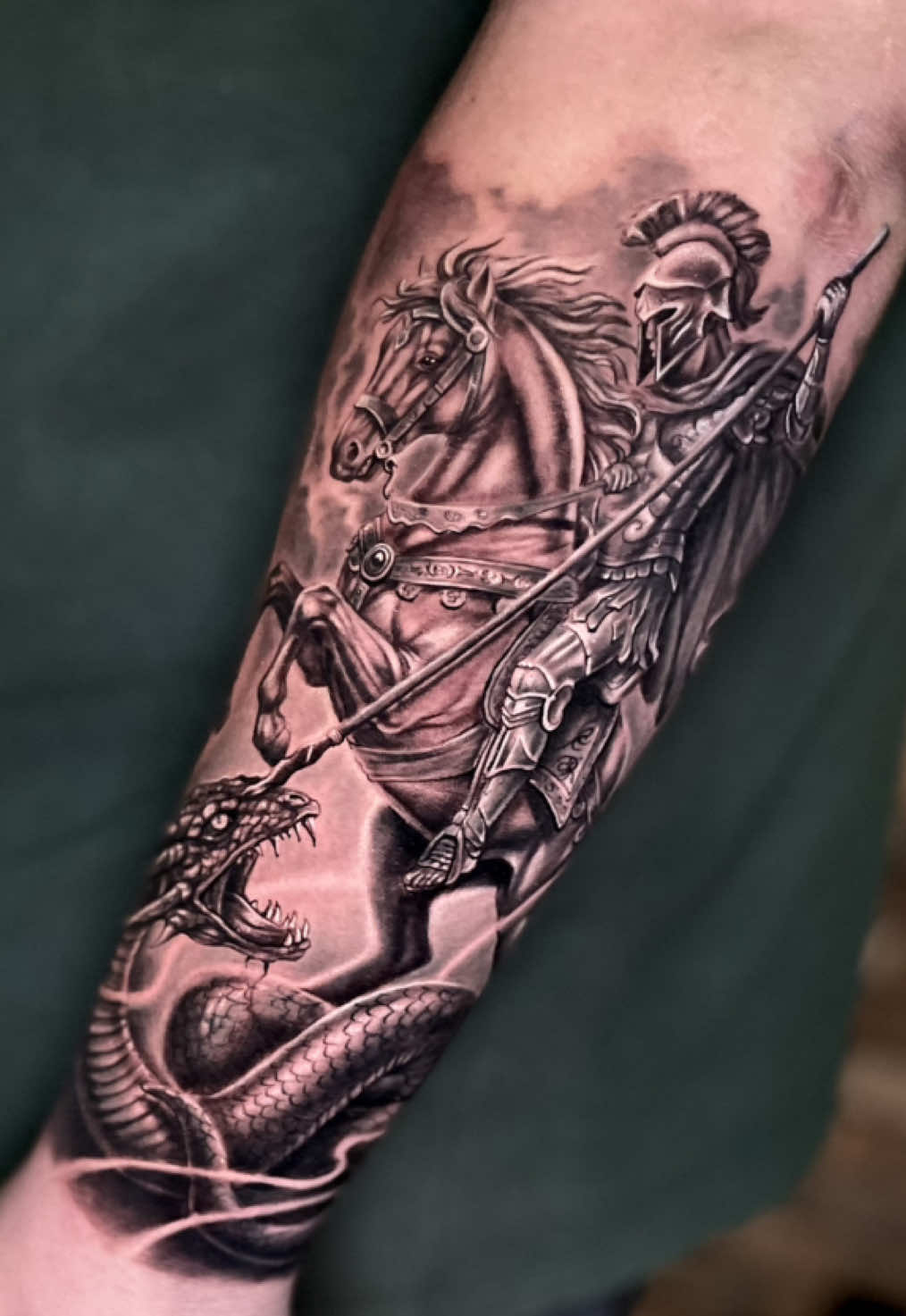 SALVE JORGE …. 😎🙌🏾💪🏽 E VOCÊ AÍ ESPERANDO ?! AGENDE SEU HORÁRIO 📲 ORÇAMENTOS E AGENDAMENTOS LINK NA BIO  #tattoos #saojorgeguerreiro #tattooinstartmag