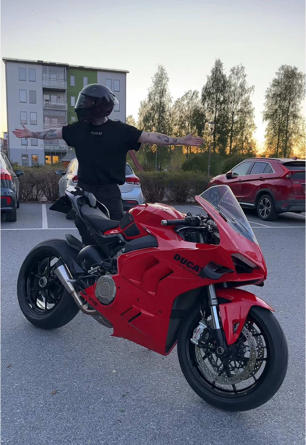 Good morning my neighbours! #foryoupage #fyp #biker #BookTok #tattoo #ducativ4 