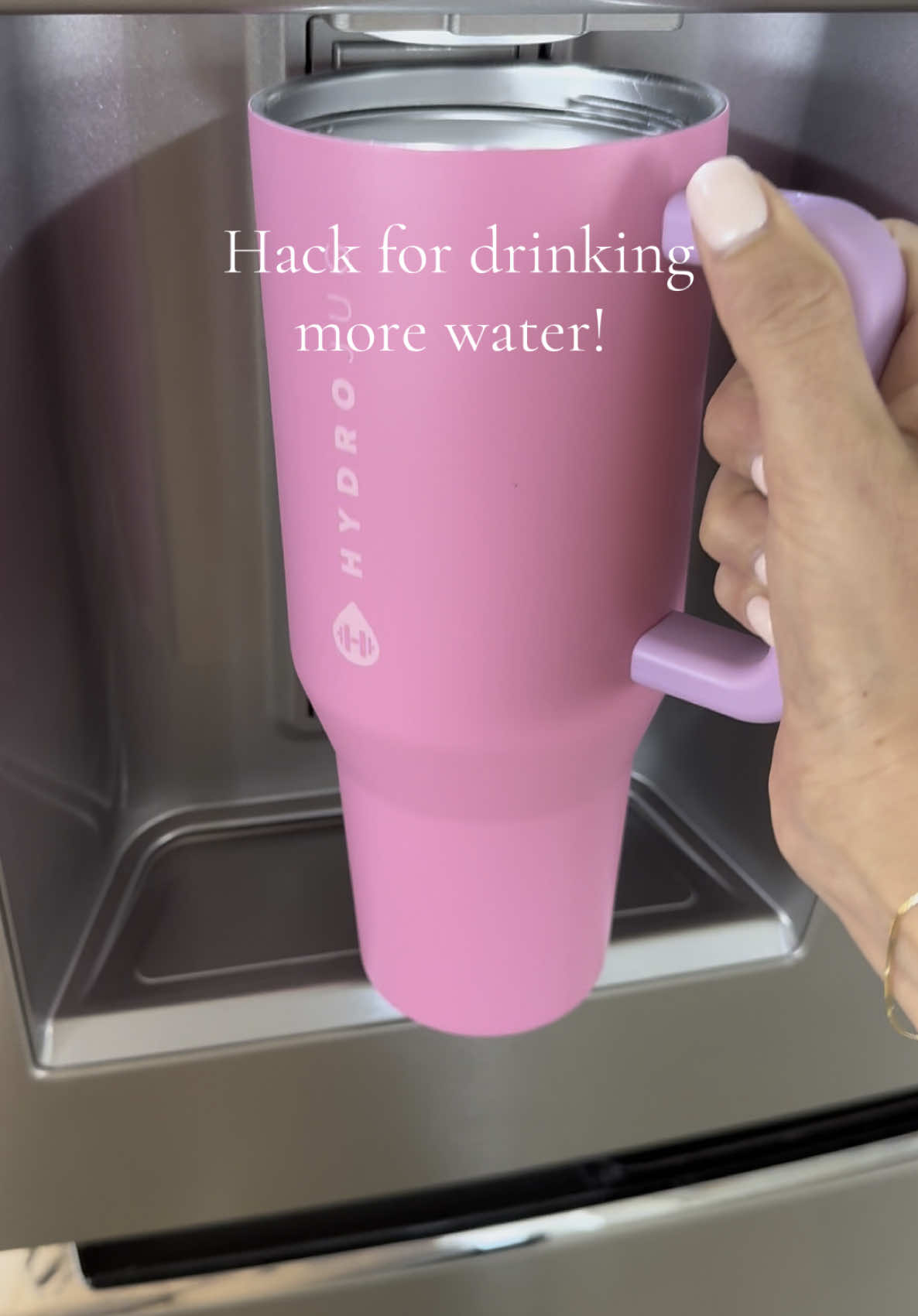 And spill proof 👏🏼 #momlife #hydrojug #pinksugar #boymom 