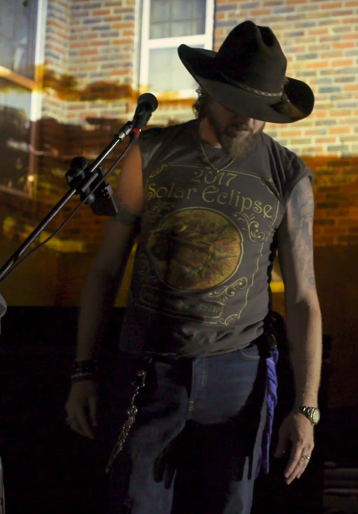 I first put this song out almost 10 years ago... I’ve been at this thing a long damn time! So grateful for your support. How’d you first discover my music? Let me know in the comments below. #country #classiccountry #realcountrymusic #originalmusic #outlawcountry #countrysinger #awayigo 