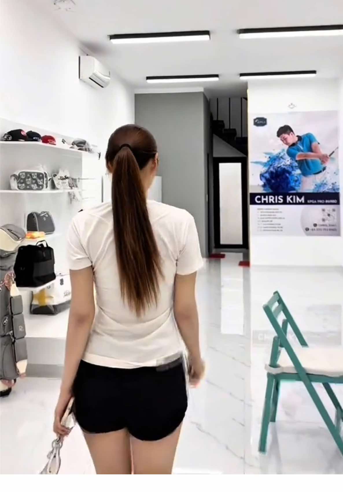 1 ngày đi học Golf cùng giáo viên của tôi … #linhchi 