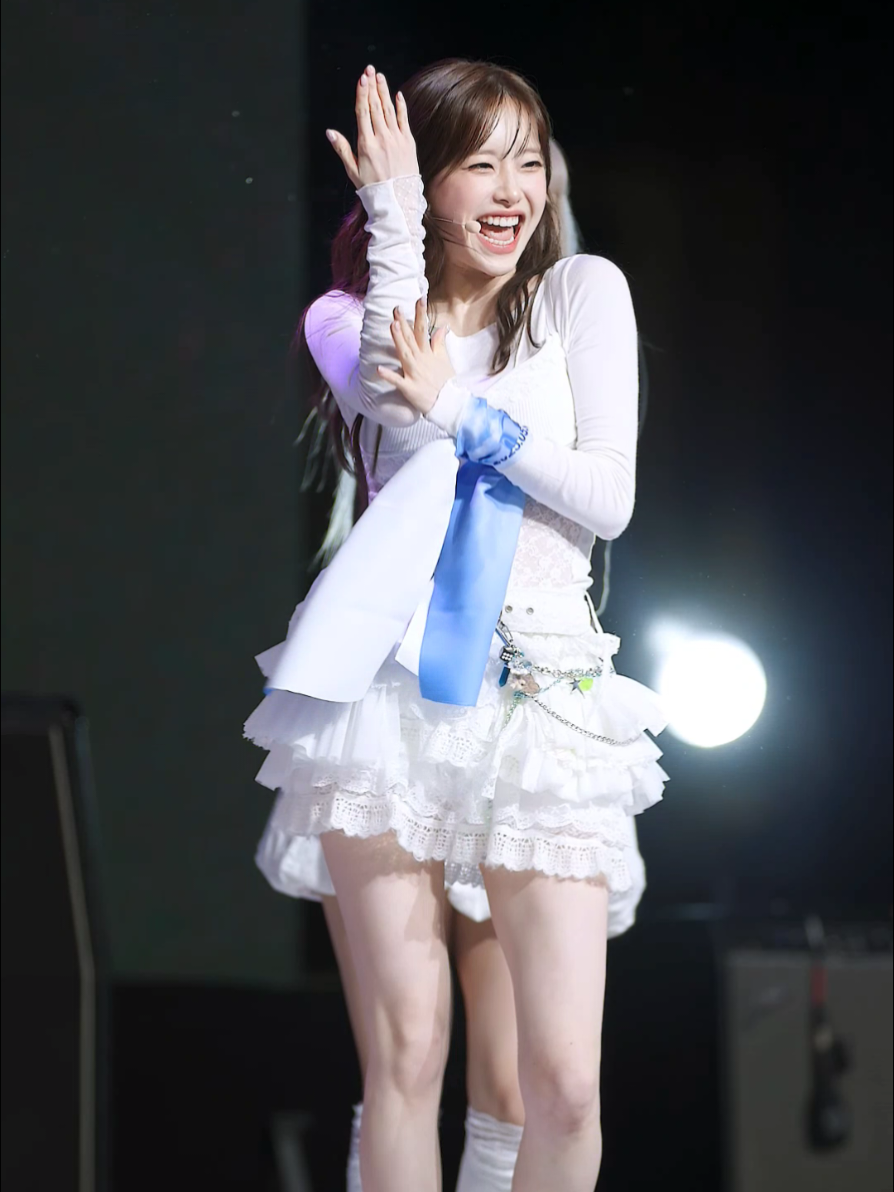 her styling this era is SOSO CUTE and we FINALLY got Kiss a Kitty choreo!!!! once I find a good cam it's OVER for yall 😤🤌 . 🎵: Only cry in the rain - Chuu . cr. Bamp VIDEO 8k on yt . #kpop #pop #gg #girlgroup #chuu #solo #loona #idol #artist #live #stage #musica #concerts #festival #dance #dancer #singer #vocals #cute #style #white #fc #fancam #fyp #explorepage #korea #korean #sk 