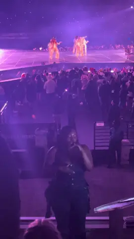 Giant shoutout to the ASL interpreter at Beyoncé’s May 4th show 🙌😍 her performance was amazing and definitely inspired me to learn ASL 🤟#cowboycarter #lanight3 #beyonce #fyp 