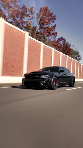 Drunk off that whineeee 😌🍷 🏴 @blackcat_66vi  🎥 @thatcarguyjoe  #hellcatredeye #srt #hemi #v8 #mopar #dodge #supercharged #widebody #black #charger