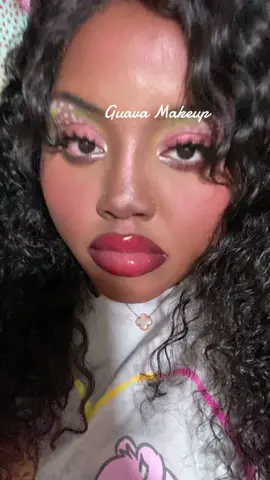 “Heyyy… heyy… how y’all doing?”Anyways..continuation of my fruit makeup series:Guava makeup (Peep me watching Pearlie in the background) @Flower Knows Makeup strawberry rococo mirror Products: (Base) @E.L.F Cosmetics putty primer + hydro grip @클리오 찐 kill cover foundation in 40c mocha @Makeup Revolution IRL filter concealer @Juvia’s Place concealer I AM @madebymitchell @madebymitchellusa curve case in deep @Maybelline NY lifter stix 90 @Wet N’ Wild loose setting powder @NYX Professional Makeup can’t stop won’t stop pressed powder @Kaleidos Makeup symphony contour of palette Beauty supply bronzer Nyx avatar face palette  (Eyes)  @ColourPop Cosmetics Malibu Barbie palette @YSL Beauty mascara @beautyglazed color fusion palette Wet n’ wild little twin stars white eye pencil Hot topic strawberry milk palette Nyx avatar face palette  Nyx ultimate queen palette Nyx micro brow pencil espresso  Colourpop golden state of mind palette (discontinued) :(( (Lips) Fwee 3D Voluming Gloss 70% Vanilla and 70% Aengdu Nyx lip liner in cherry skies  Beauty supply chubby eye pencil #fyp #makeup #beauty #fy 