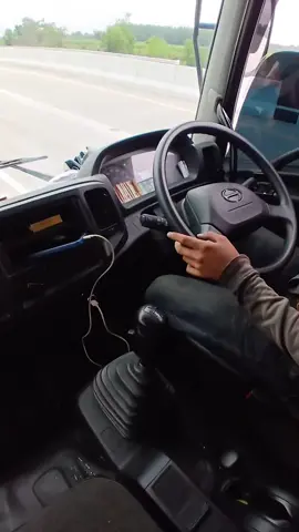 padahal aing kurang kumaha k mobil pertama ngilu langsung di ajar kuaing. tapi belet aneh😇