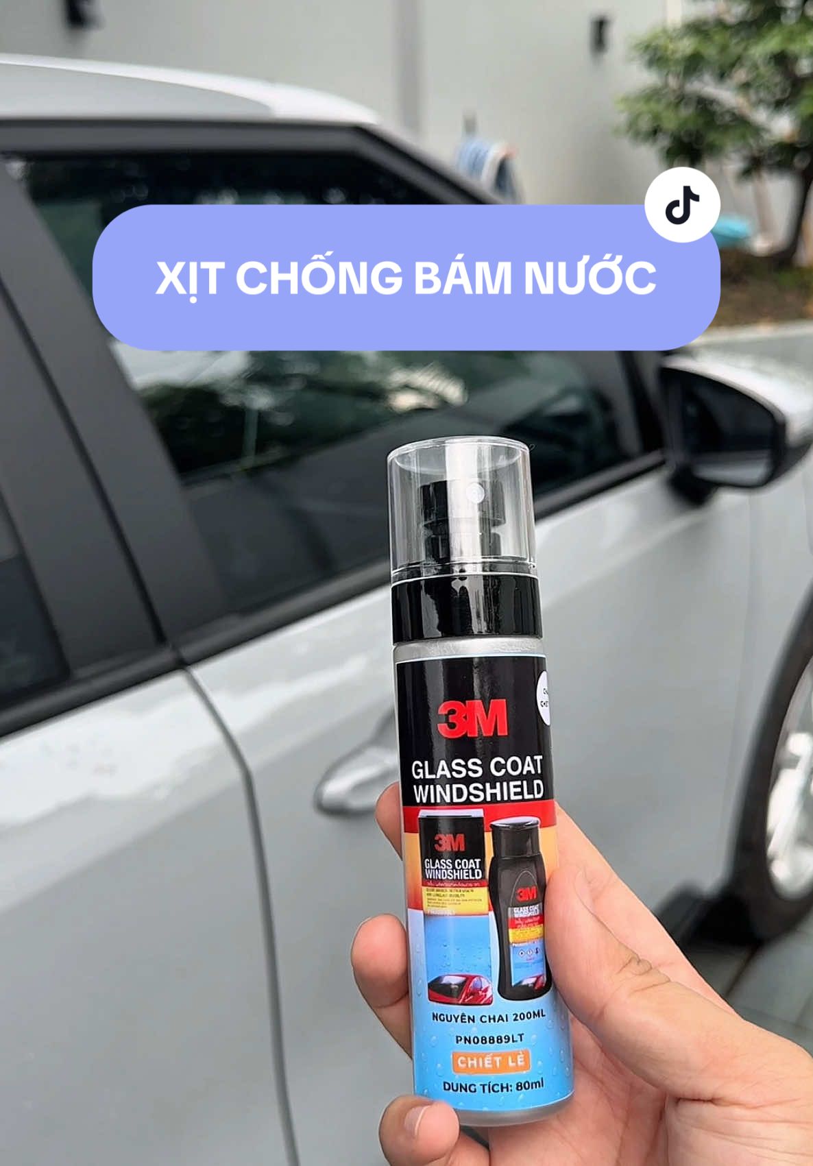 Mùa mưa có cái này chạy xe an toàn hơn. Xịt chống bám nước kính xe của hãng 3M #nhantayhome #tumuadoreview #carcare #chamsocxeoto #chamsocxe 