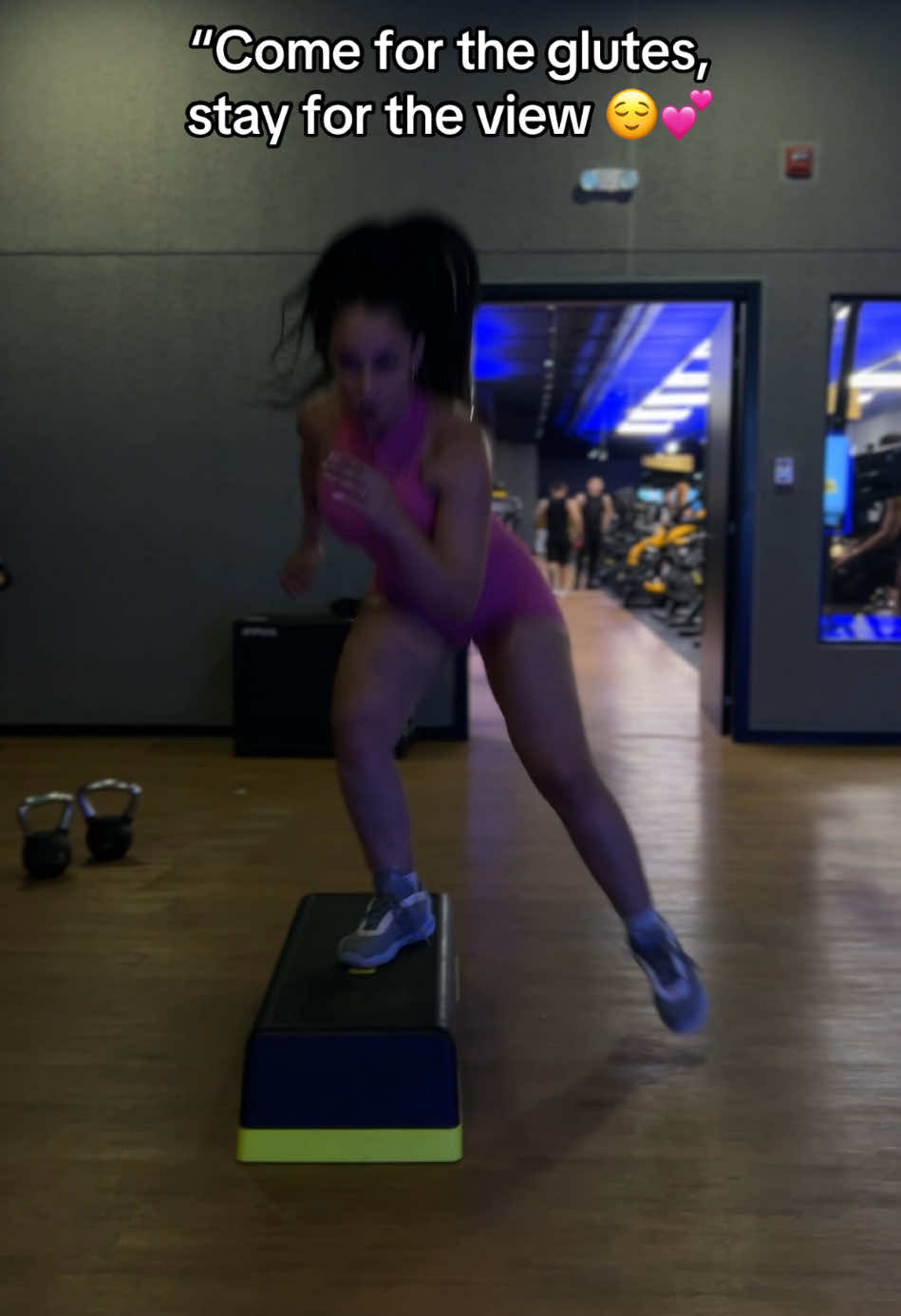 They say cardio is boring… I say you’re not watching the right kind 😉 Save this if you’re into strong legs & strong women. #GlowUpVibes      #workout  #GymTok  #StrongLooksGood