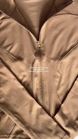 SO INLOVE with this LONGSLEEVED GYM WEAR YOGA TOP 🍑🥵 #gymwear #gymootd #yogatop #gymmotivations 