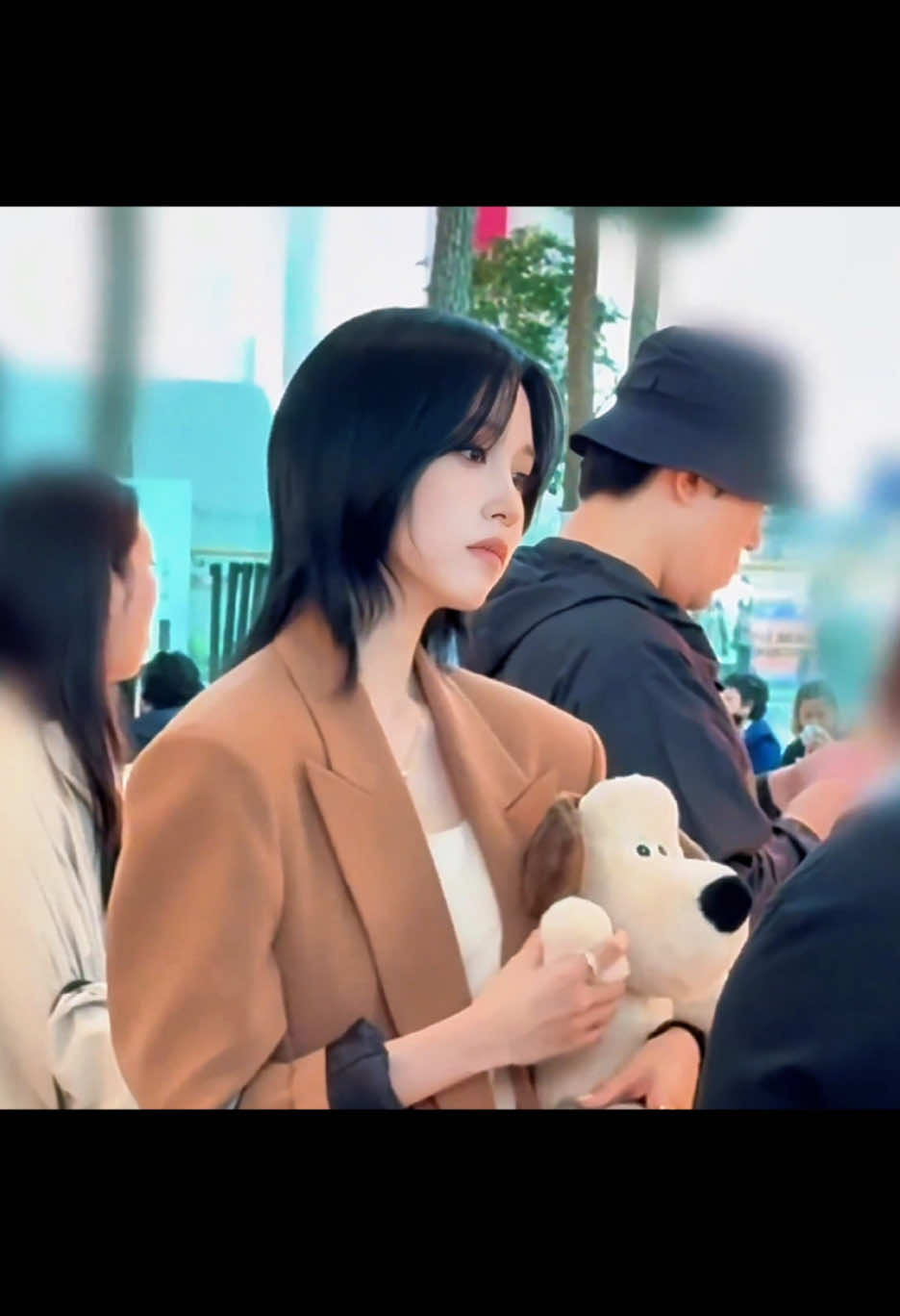 犬のぬいぐるみの手を持ってるみーたん #ミナ #MINA #미나 #TWICE