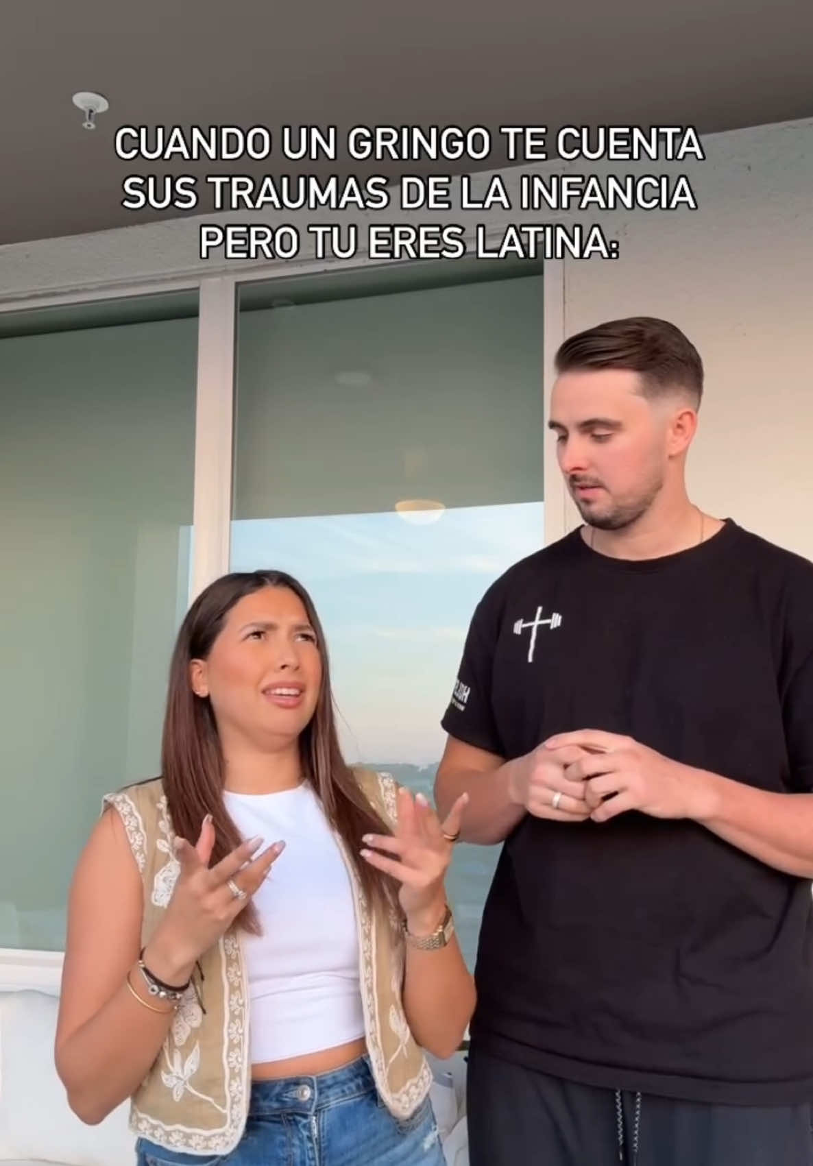 Cuando mi gringo me cuenta sus “traumas” de la infancia 😅🤣 #latina #gringo #pareja #esposos #comedia 