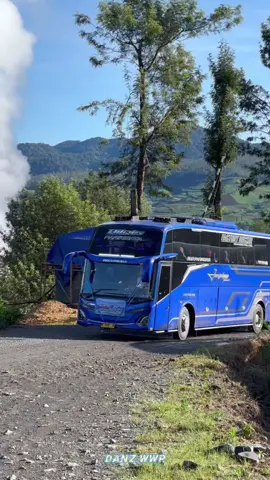 Janguleee BILQIS 🔥🔥Naik gunug Wayang Windu Panenjoan Lagi . . @Janguleee @Uda Helmi Bilqis @Wayang Windu Panenjoan  #janguleeetransport #jangulebilqis#jangulee #janguleeetrans #viral #fyp #davmusicalairhorn #basuri #basurihorn #hanting #huntingbus #wayangwindu #wayangwindupanenjoan#nada #xybca #busartis #cortas #telolet 