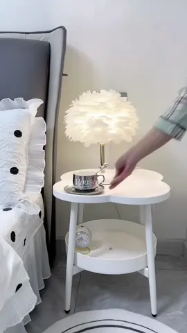 Bàn trà mini hai tầng hình cỏ lá , thiết kế vè màu sắc nhẹ nhàng , bạn để đầu giường phòng khách ban công đều đẹp