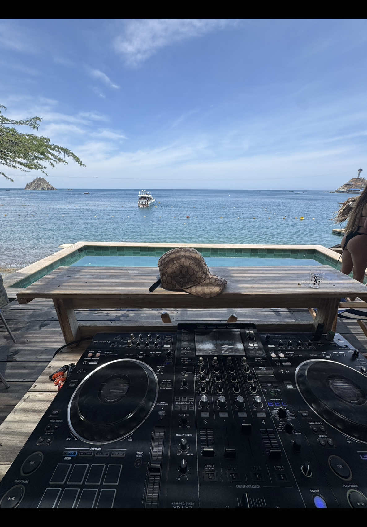 Lunes laboral en Calderon beach club 