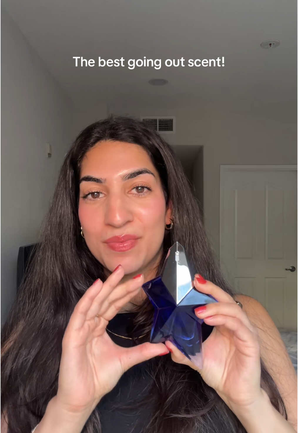 I am beyond obsessed with this perfume!! It’s perfect for going out because the scent is so long lasting. I also loveeee the fragrance notes and how the vanilla is not overpowering! @Mugler 🤍✨⭐️ #mugler #angelstellar #giftedbymugler #perfume #goingoutperfume #vanillaperfume 