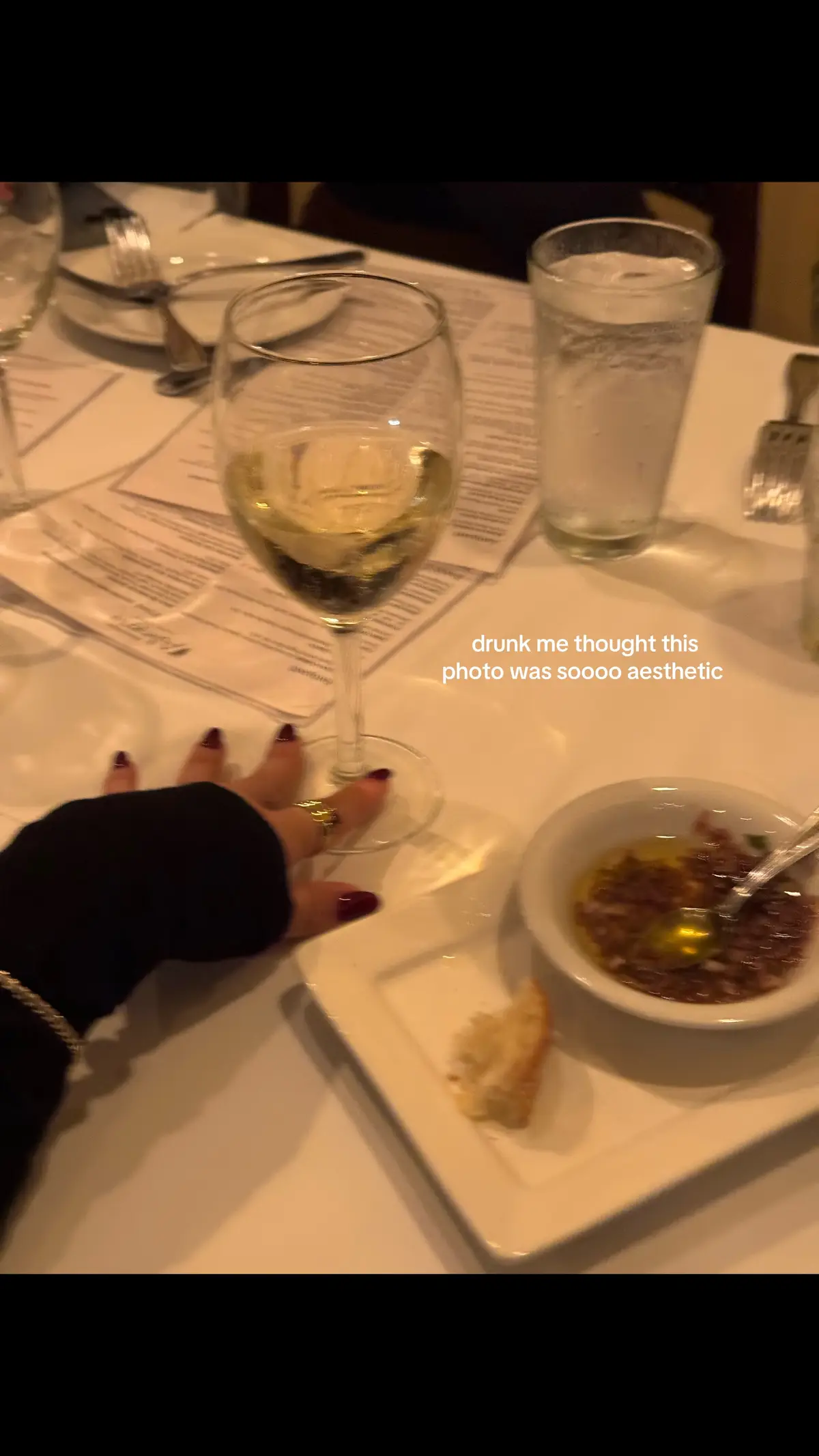 a blur of the night, or the work of Picasso — can’t decide 🖼️  #coolgirlaesthetic #girltherapy #drunkme #relatable #girlsnightout #gno #party4u #lol 
