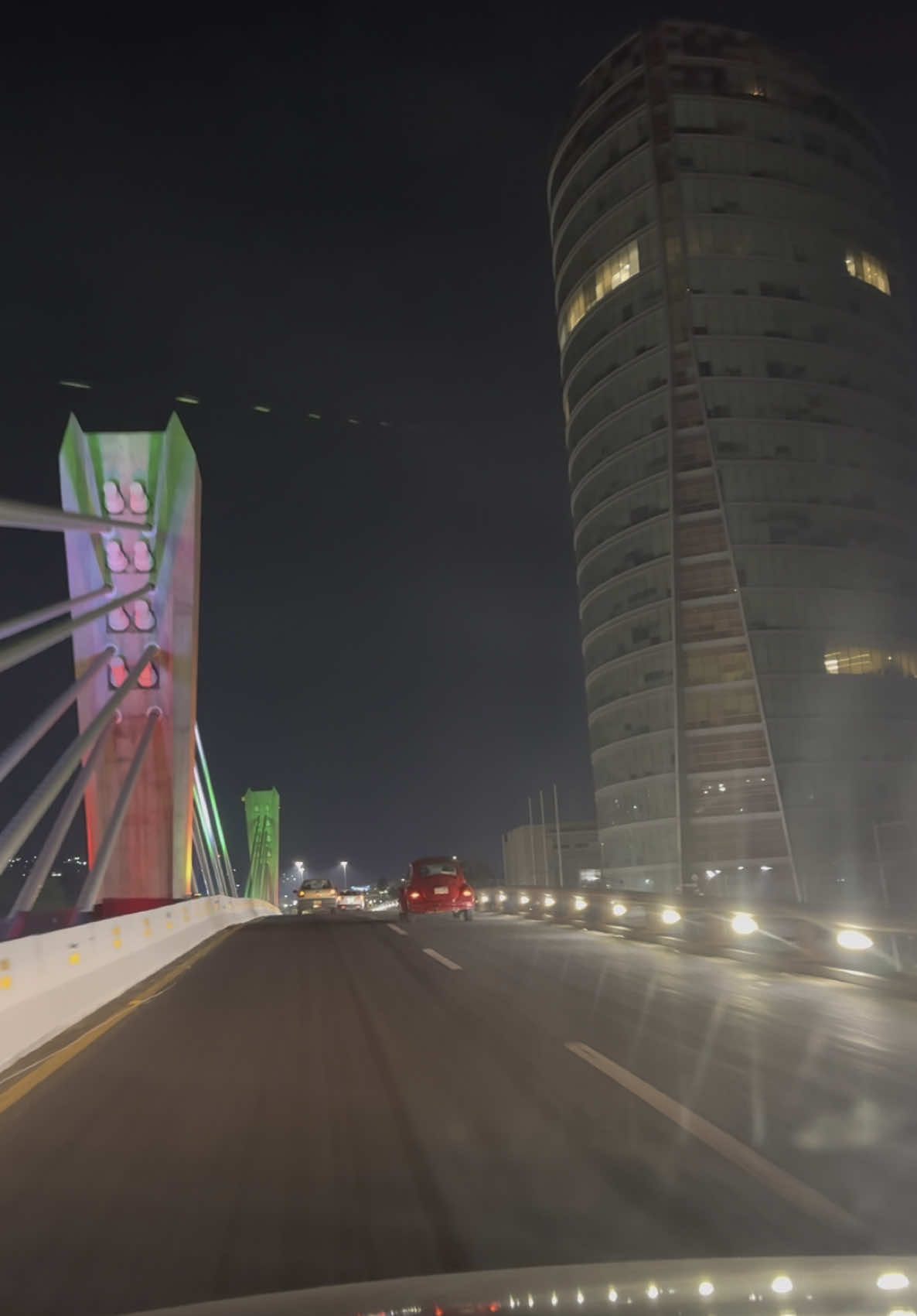 La ciudad más grande de Chiapas; la ciudad de los conejos. Tuxtla Gutiérrez. 🛣️🏙️🌃#Chiapas #paseo #viajes #noche 