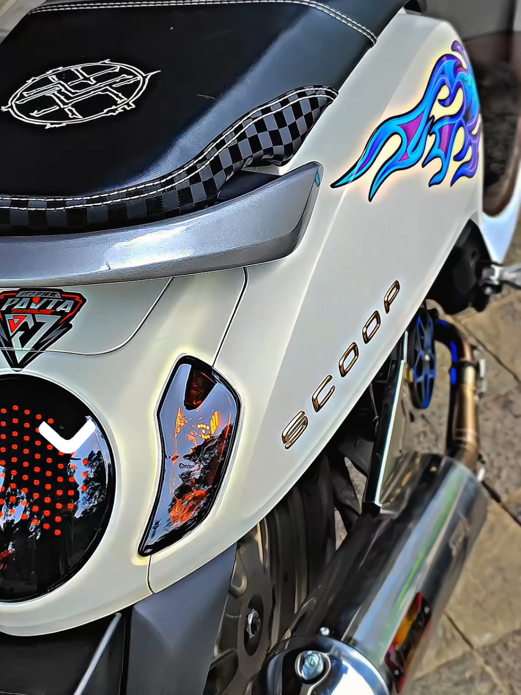 Membalas @errpeeeede klik kranjang kuning striping apinya bosku 🔥 #scoopy #scoopymodifikasi #stripingapi #stripingscoopy #knalpot #kulitjokmotor #foryou #fyp 