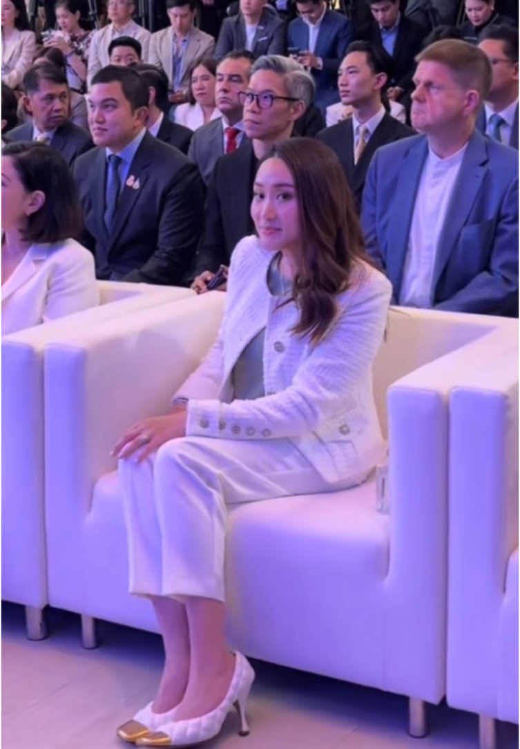 #priministerofthailand Why do I have to smile along with your smile? 😁 #thủtướngphạmminhchính #paetongtarnshinawatra #vietnam #fyp #แพทองธารชินวัตร #นายกอิ๊งค์ #นายกรัฐมนตรี #ฟีดดดシ #นายกแพทองธารชินวัตร #พรรคเพื่อไทย #อุ๊งอิ๊งค์เพื่อไทย #การเมือง #นายก 