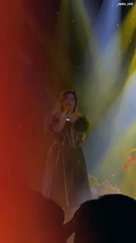 Bạn hãy nói cho tôi biết chăng... #nhachaymoingay #lyrics #xuhuong #viral  #xinchaovietnam #thuychi #_radio_chil  cre: @sukienlouispalace