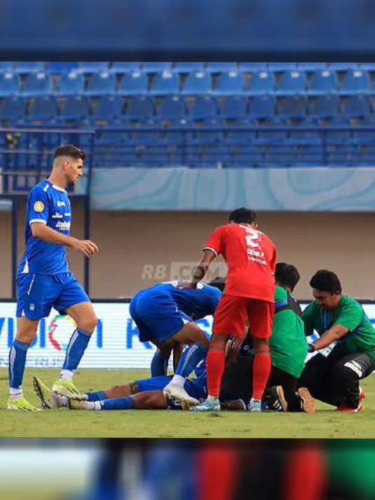 Momen dokter Persebaya menyelamatkan Tyronee 🥺💙💚 #persib #persibday #persebaya #bobotoh #viking #tyronnedelpino #briliga1 #fyp 