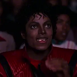 Popcorn, anyone? #popcorn #popcorn🍿 #vine #michaeljackson 