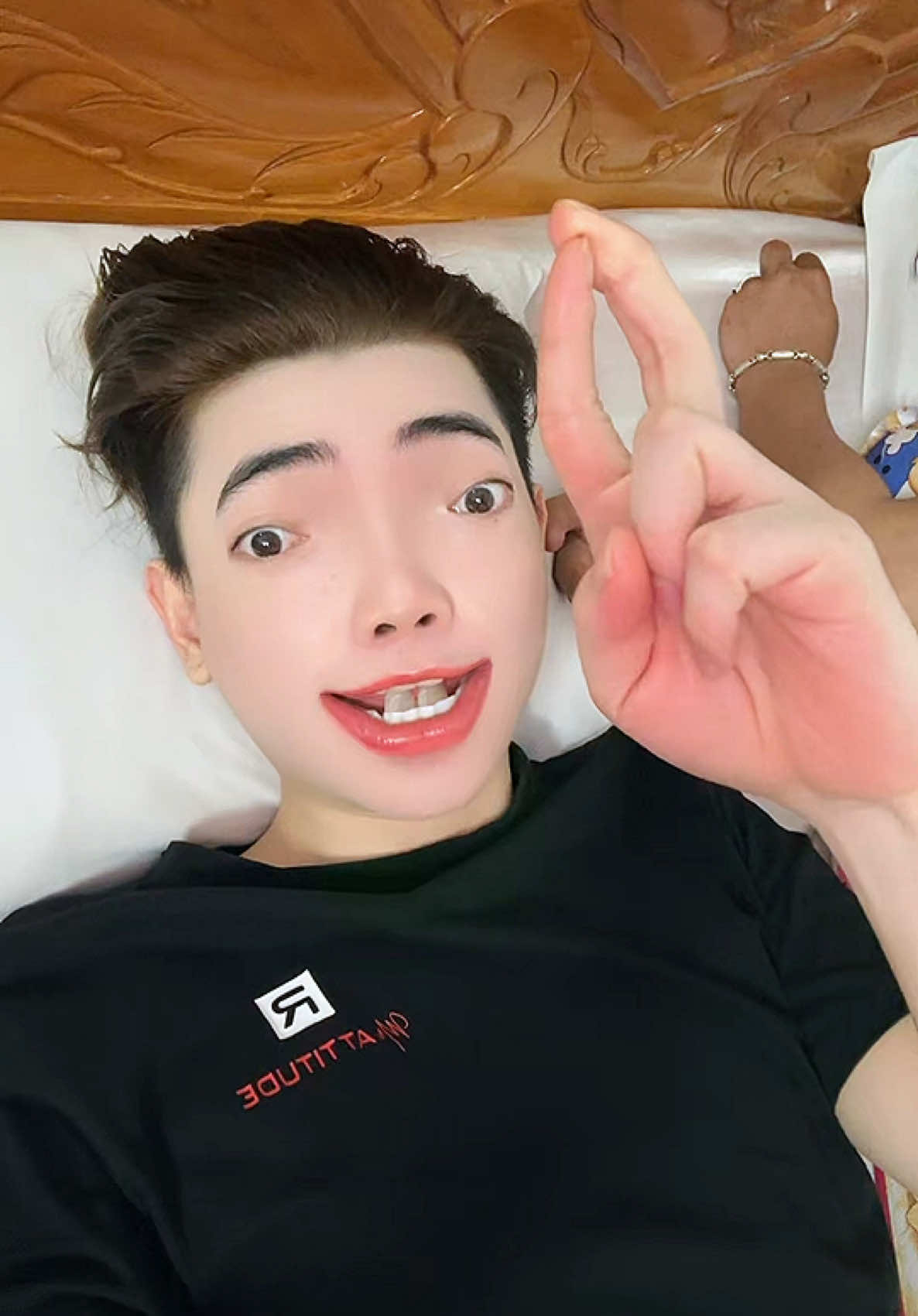 Bạn nên vui vẻ …