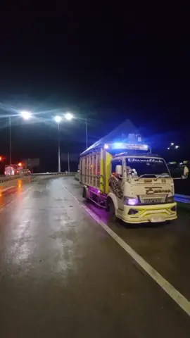Alhamdulillah esih di kei selamet 😇😇#truckindonesia #maniaktruckindonesia #cctvindonesia #drivermuda #pesonadrivermuda🤝😎🤘🚛🇮🇩 