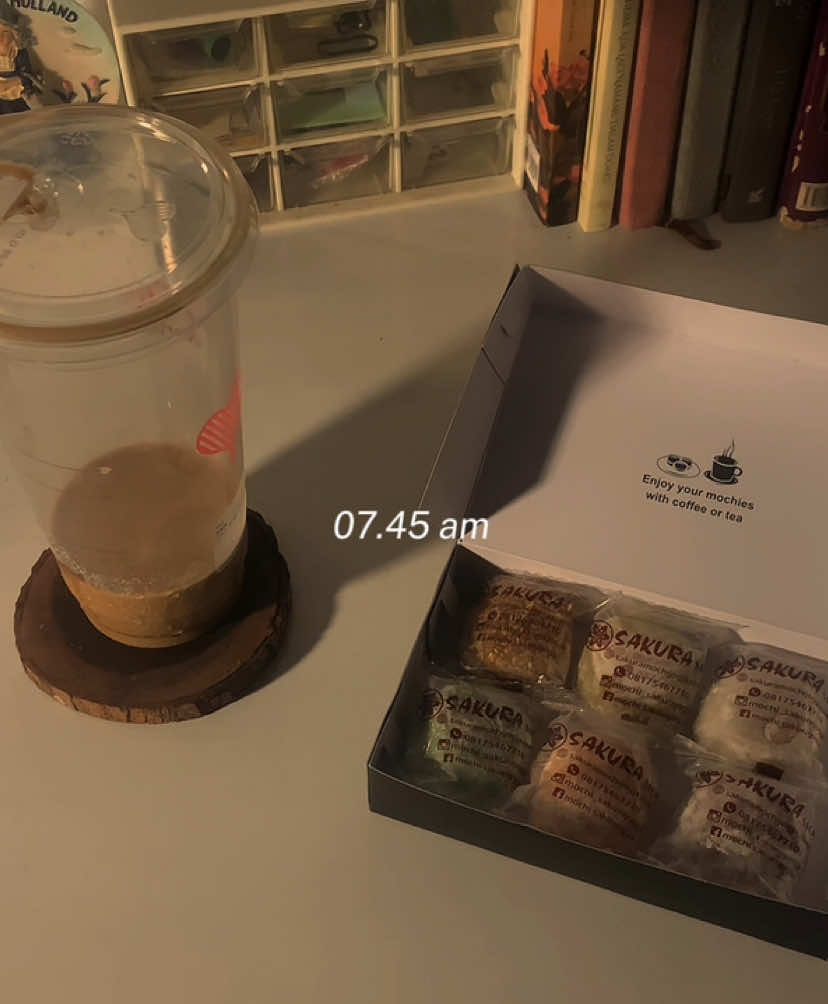 these past two weeks, I’ve had no motivation to work on my thesis. so I challenged myself to keep working on it for 10 hours, but I failed 😅 (I couldn’t focus anymore). it's still not finished yet, but I’ll continue tomorrow!!!  #fyp #4u #dailyvlog #minivlog #Vlog #thesis #coffee #study #sliceoflife #routine #foryou 