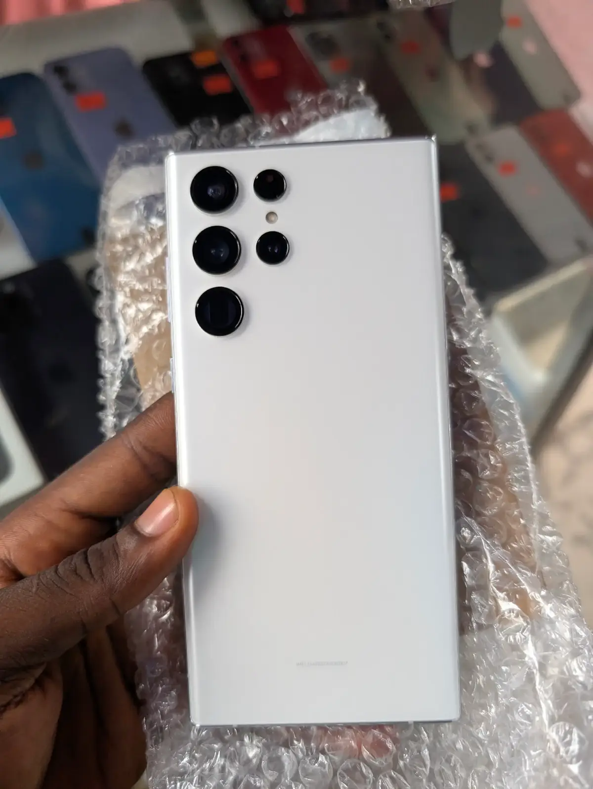 🔋 Samsung Galaxy S22 Ultra 5G 🔋 📱 128GB | 8GB RAM 🎨 White | Excellent Condition 💰 Le 16,500 📍 Location: Freetown 🚚 Delivery available within town 📲 WhatsApp: 078818584 🔥 Flagship power with an S Pen built-in!