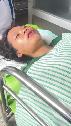 pasca oprasi blom sadar dari bius total😭😭setidaknya udah pernah ketemu denny caknan walaupun di alam sadar😭😭😭😭@DENNY CAKNAN 