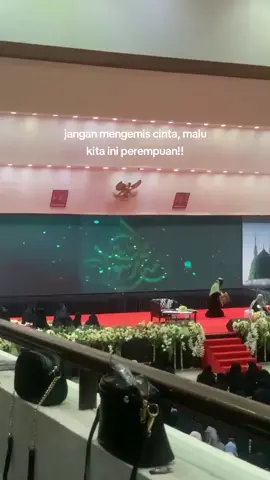 kita perempuan♥️🌹 #quotesarabic #syaircinta #syairarab #fyp #fypage #arabicsong #foryou 