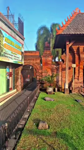 kerja salah' ora kerja ya salah... laki laki memang tempatnya salah...