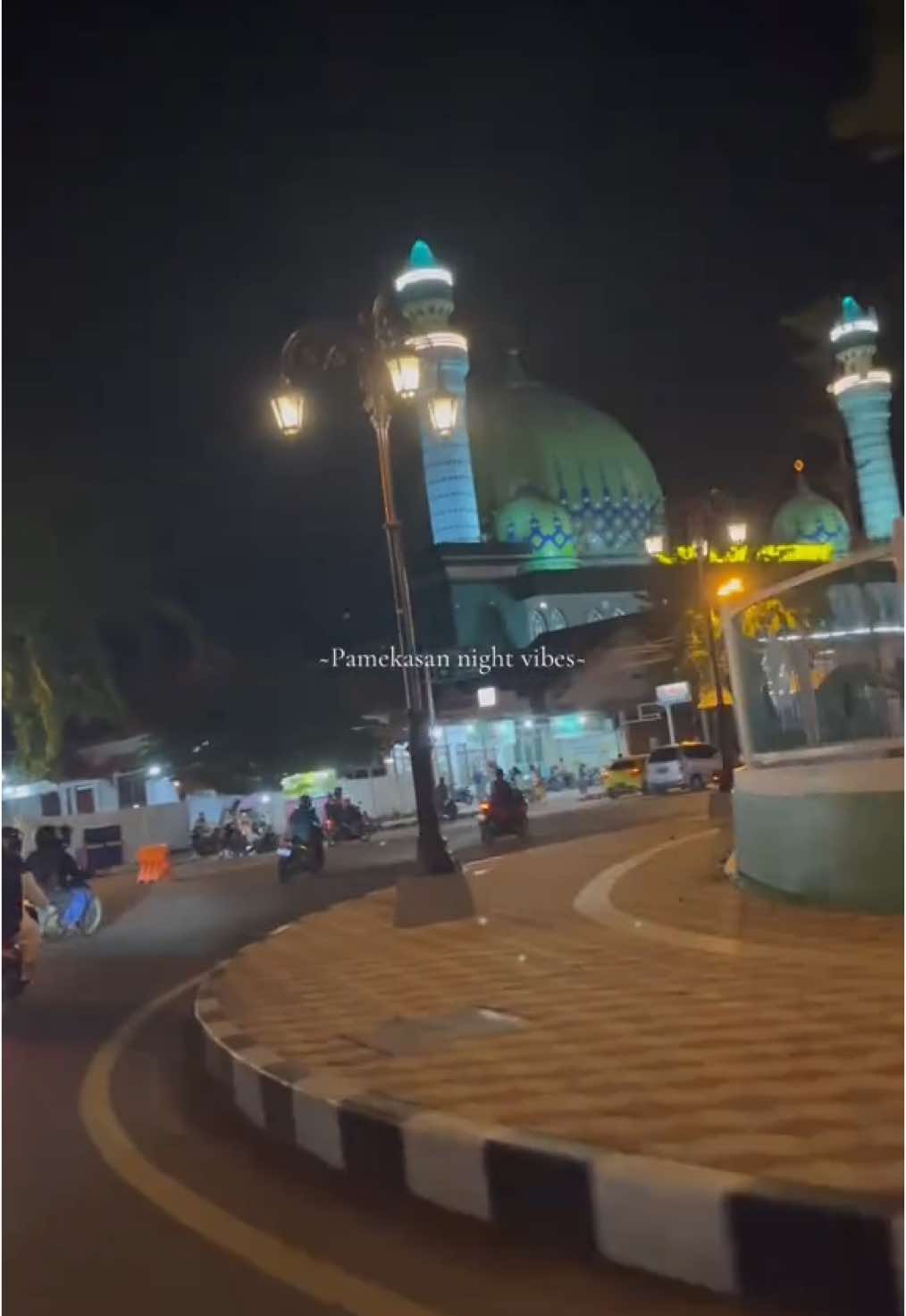 diluar madura memang indah dan selalu di rindukan tapi tempat ternyaman adalah rumah(saksi kita tumbuh dewasa), semangat jangan lupa pulang☺️#pamekasan #madurapride #anakrantau #janganlupapulang #pamekasanhebat 