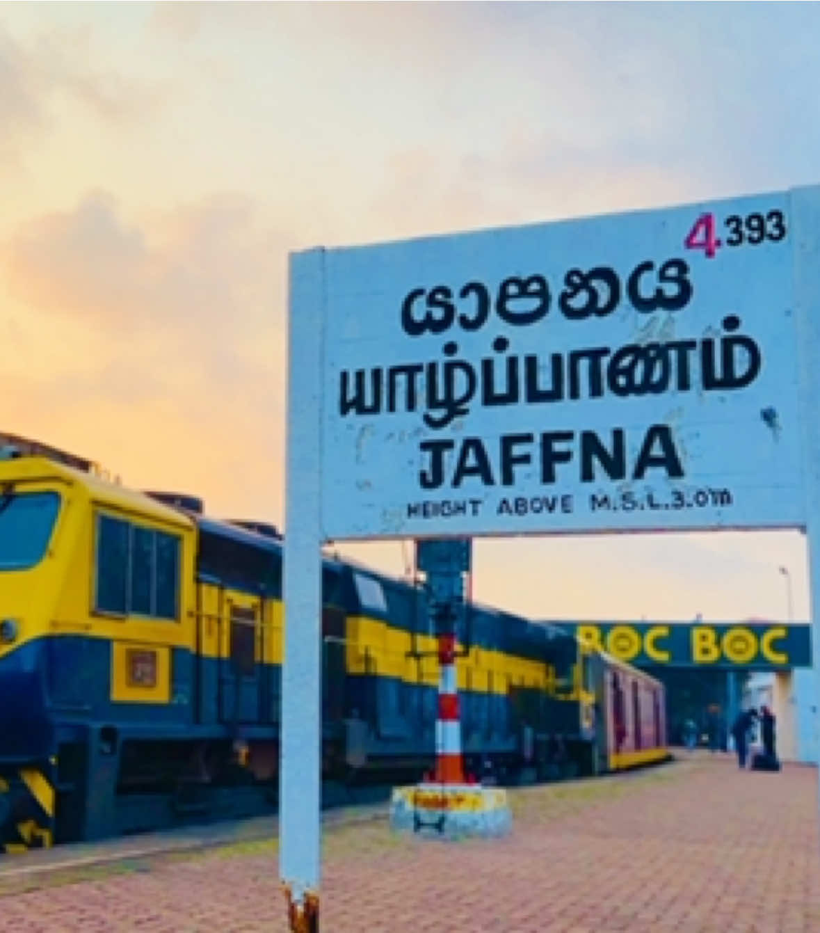 ශ්‍රී ලංකාවේ උතුරු කෙළවර🚂🌴🌤️🌊🦩🐐🪸🍃 යාපනය | யாழ்ப்பாணம் | ᴊᴀꜰꜰɴᴀ 🇱🇰 . . . . . . . . . #srilanka #jaffna #train #explore #tiktoksrilanka #travel #srilankatravel #visitsrilanka #sunrise #fyp 