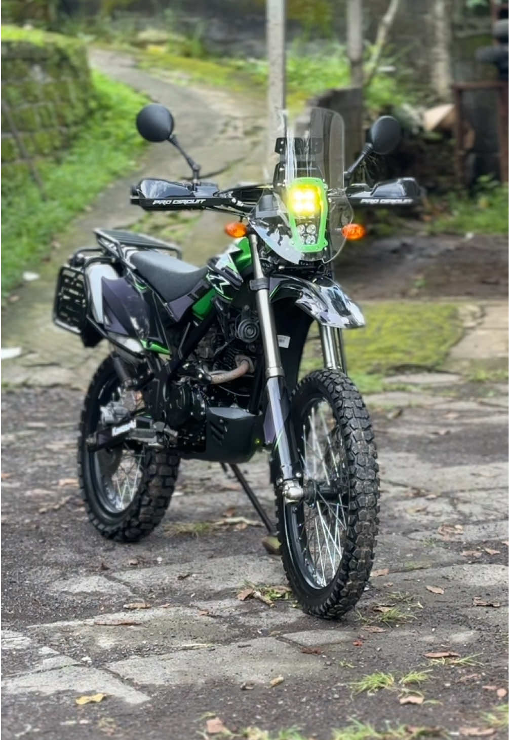 Ready wi , dtracker 2017 pajak telat 2x plat on ✅☎️ yok gercepkan wii 😍🥰  #lavanamotor #motor #kawasaki #klxbali #klxvintage #klxrally#dtracker#bali #viral #fyp #adventure #cinematic 